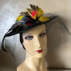 BEWITCHING 1940s' BLACK STRAW 'DONUT' HAT WITH FEATHERS AND VEIL